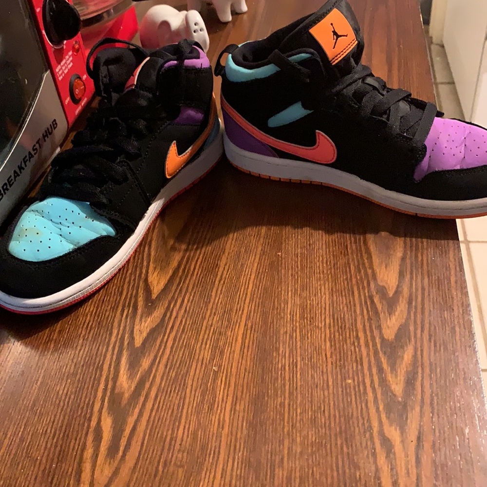Colorful Nike - Picture 5 of 5
